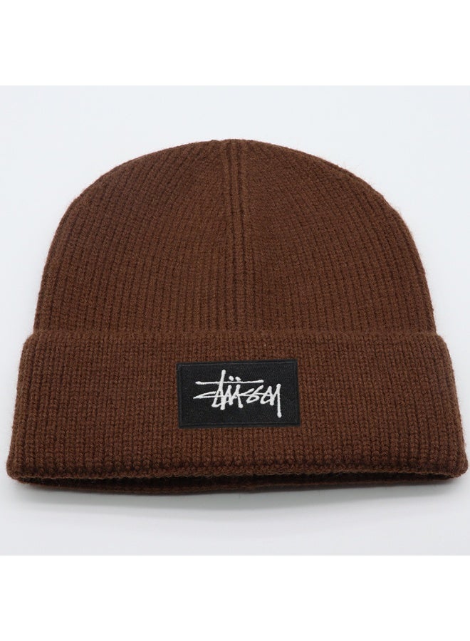 Stüssy Signature Logo Beanie – Rich Dark Brown Streetwear Style Warm Winter Cap
